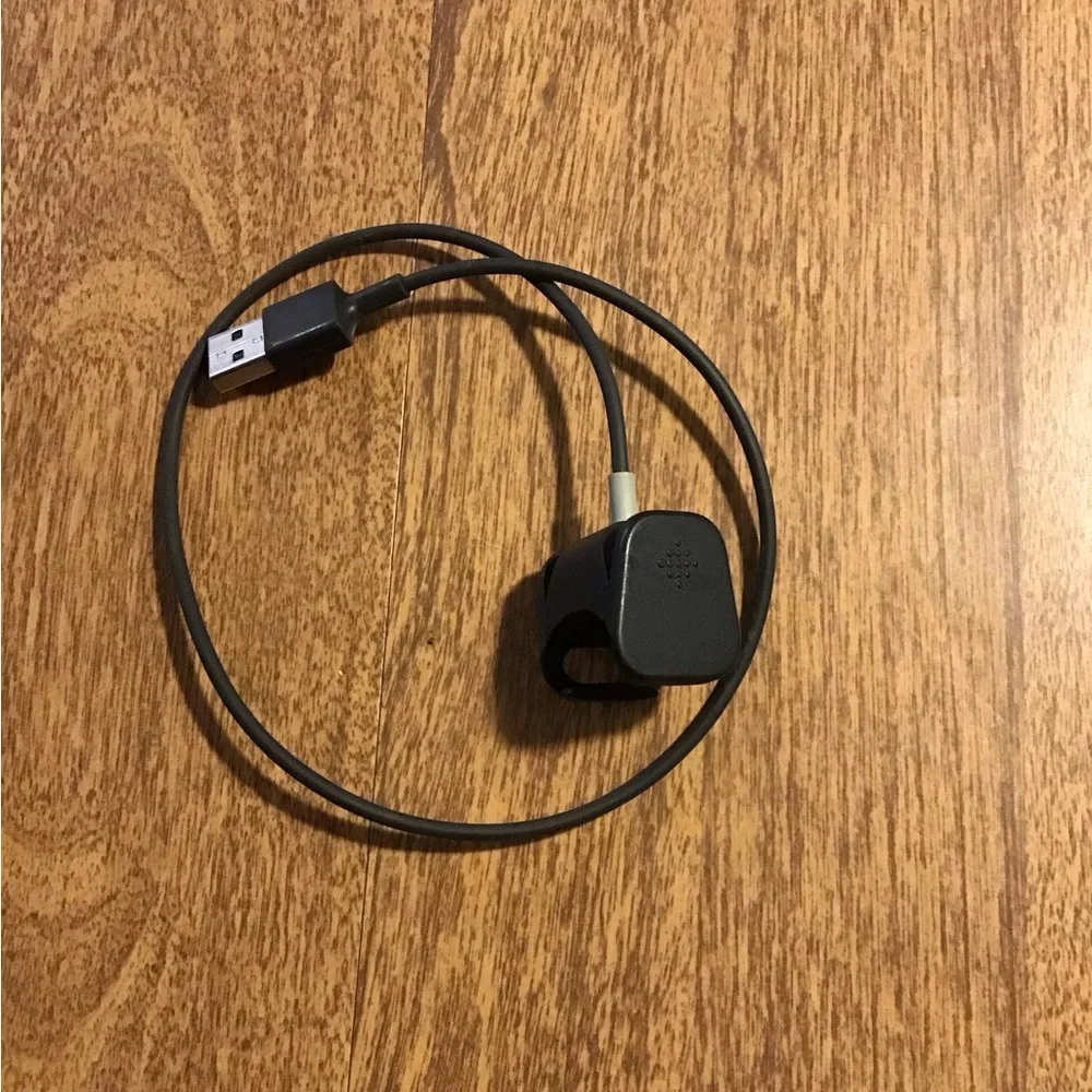 Fitbit band bundle and charger - 6 piece set